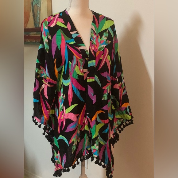 ..Trina Turk Cover up - Picture 7 of 7